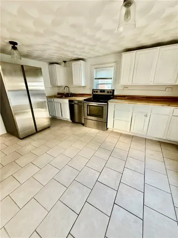 $1,900 | 39 Congdon Street, Narragansett, RI 02882