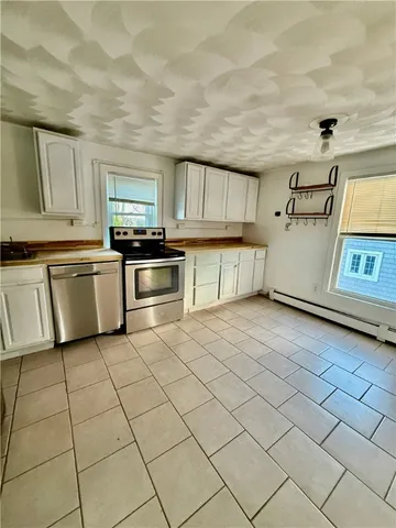 $1,900 | 39 Congdon Street, Narragansett, RI 02882