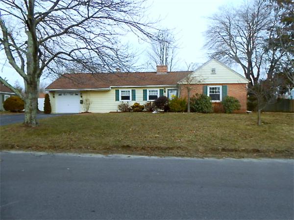 70 Honeysuckle Road Warwick, RI 02888 - Photo 2 of 20