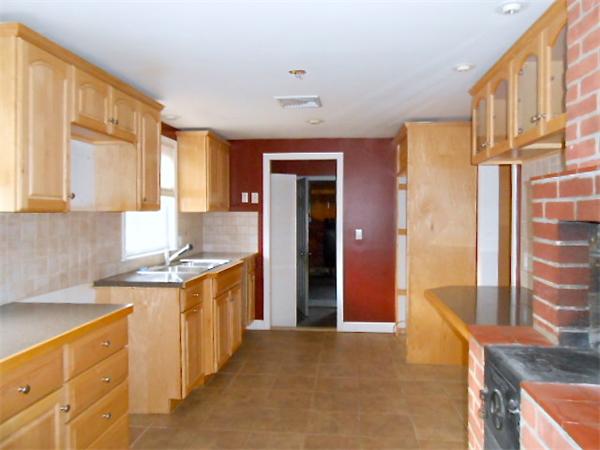 70 Honeysuckle Road Warwick, RI 02888 - Photo 3 of 20