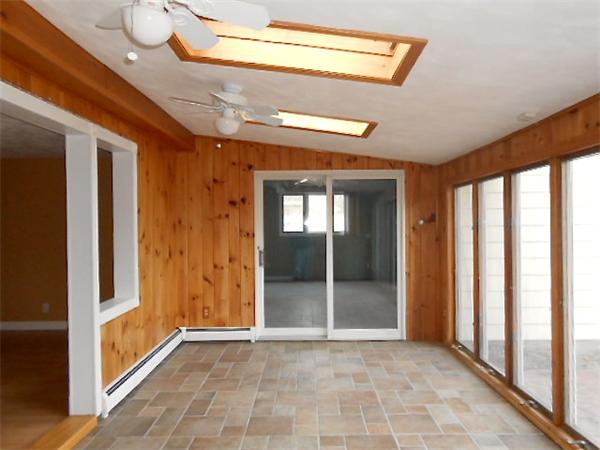 70 Honeysuckle Road Warwick, RI 02888 - Photo 8 of 20