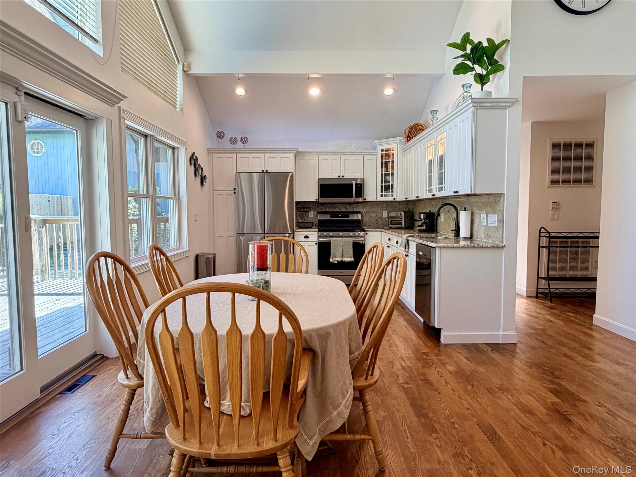 43 B Old Squires Road Hampton Bays, NY 11946 - Photo 8 of 20