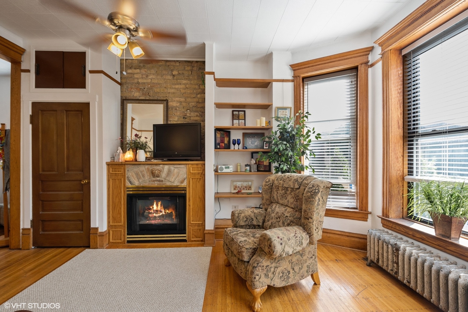 3735 North Sheffield Avenue Chicago, IL 60613 - Photo 3 of 25