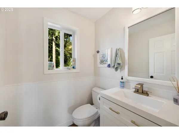 $695,000 | 2402 Stephanie Lane, North Bend, OR 97459