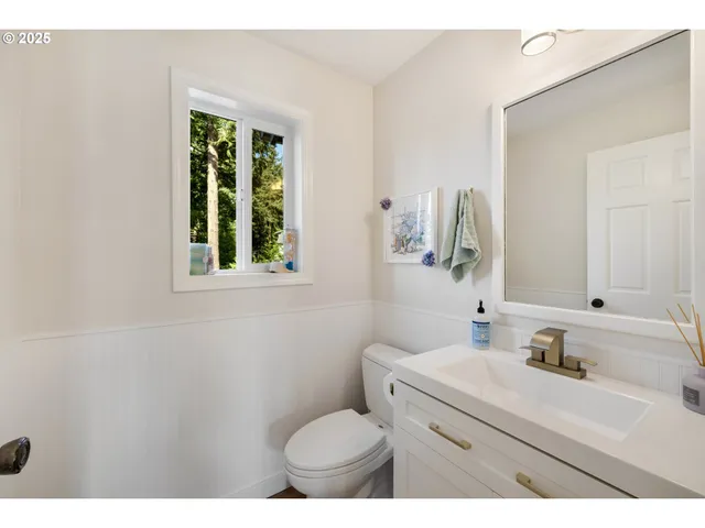 $719,000 | 2402 Stephanie Lane, North Bend, OR 97459