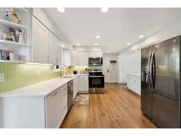 $695,000 | 2402 Stephanie Lane, North Bend, OR 97459