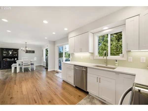 $695,000 | 2402 Stephanie Lane, North Bend, OR 97459