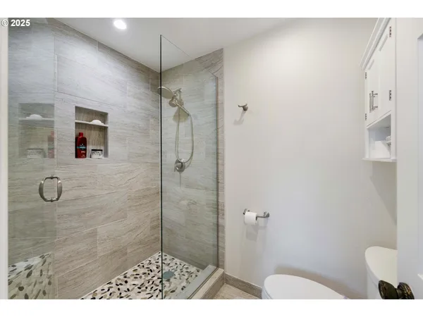 $695,000 | 2402 Stephanie Lane, North Bend, OR 97459