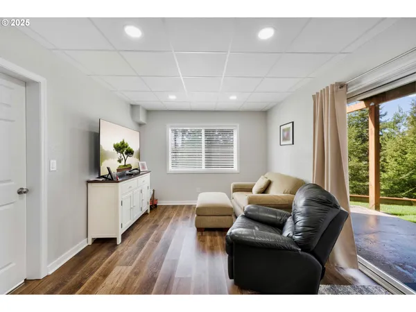 $695,000 | 2402 Stephanie Lane, North Bend, OR 97459