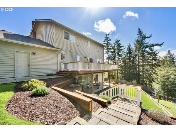 $695,000 | 2402 Stephanie Lane, North Bend, OR 97459