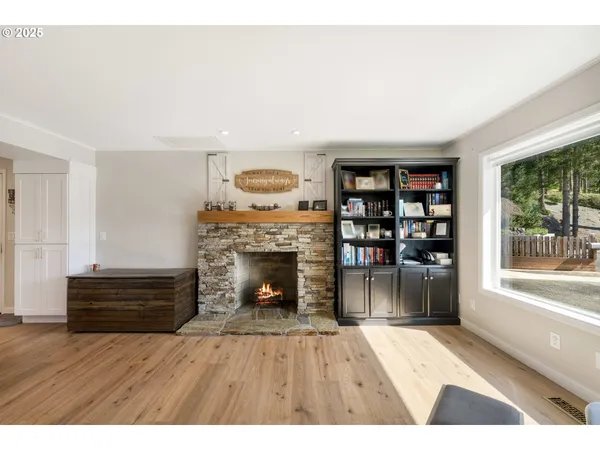 $695,000 | 2402 Stephanie Lane, North Bend, OR 97459