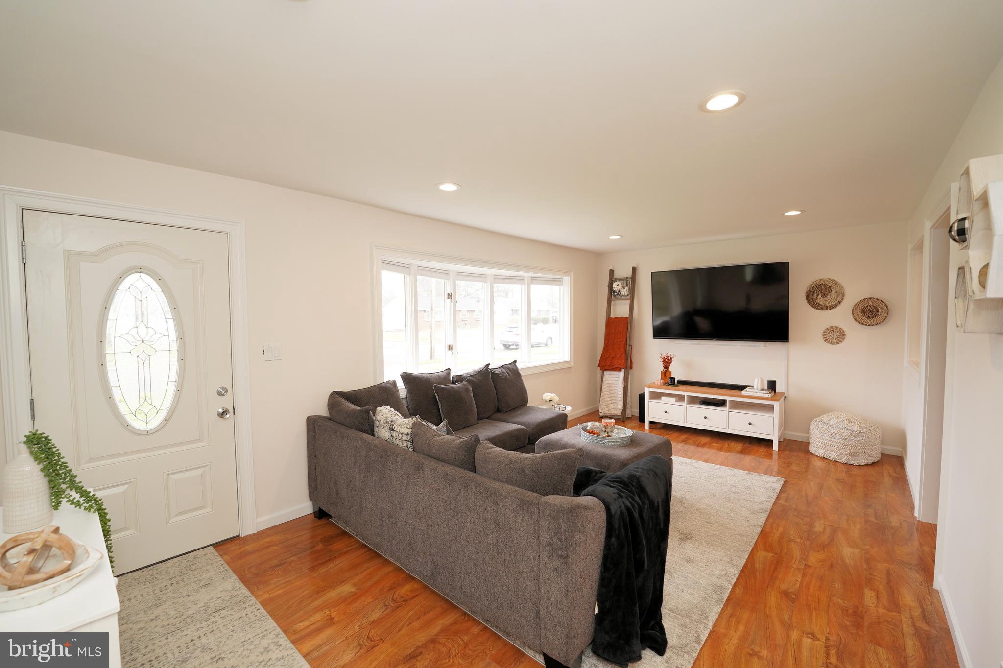 51 Sunset Boulevard Hamilton, NJ 08690 - Photo 5 of 29