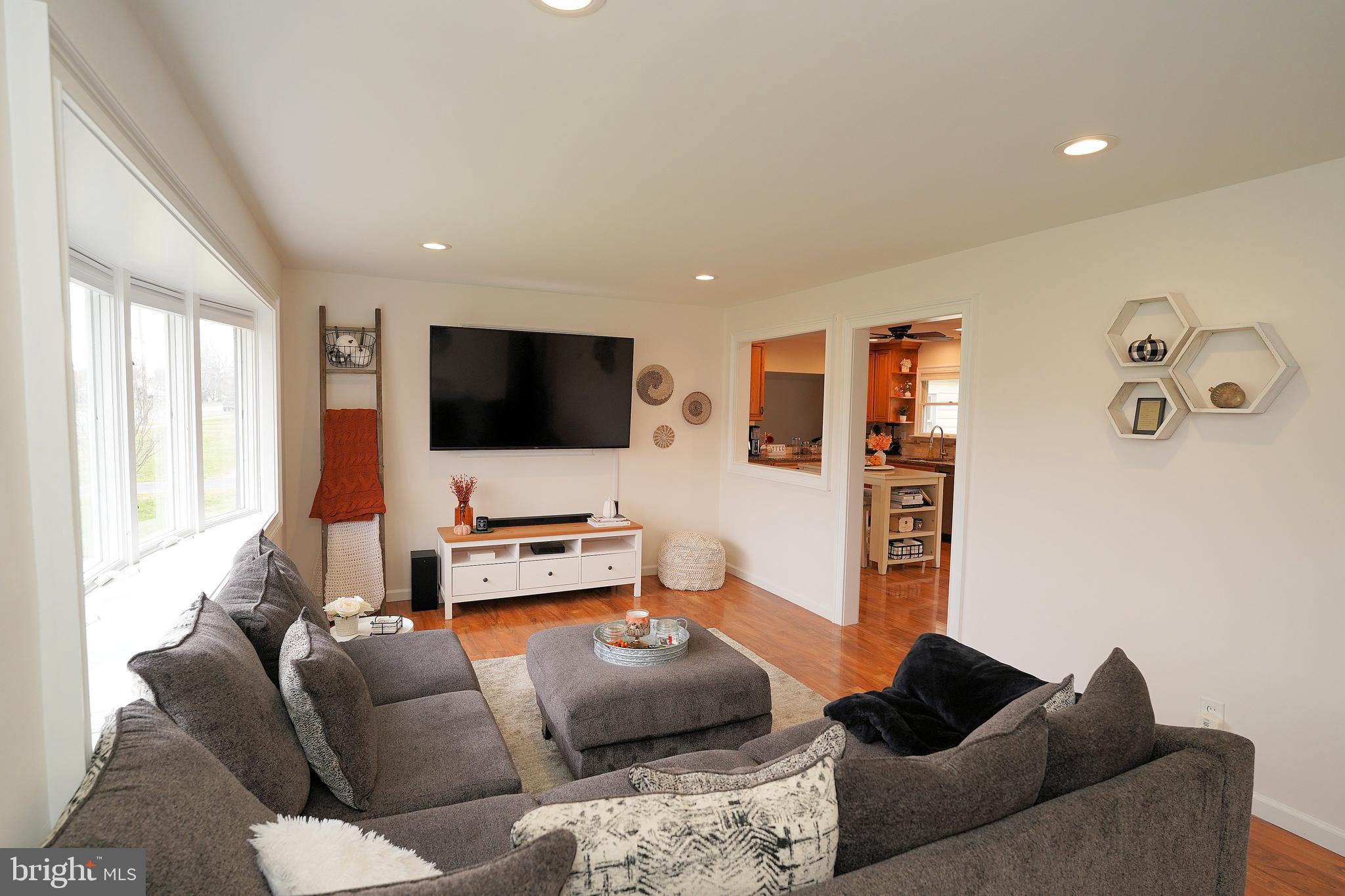 51 Sunset Boulevard Hamilton, NJ 08690 - Photo 7 of 29