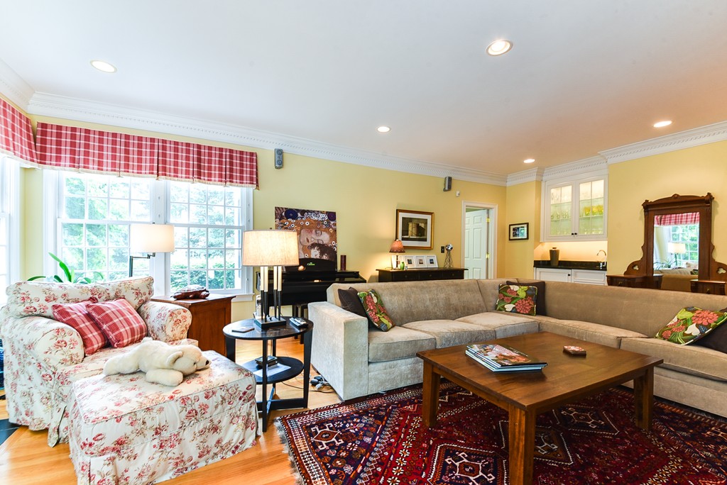 128 Dover Road Wellesley, MA 02482 - Photo 5 of 30 Gallery Image 5