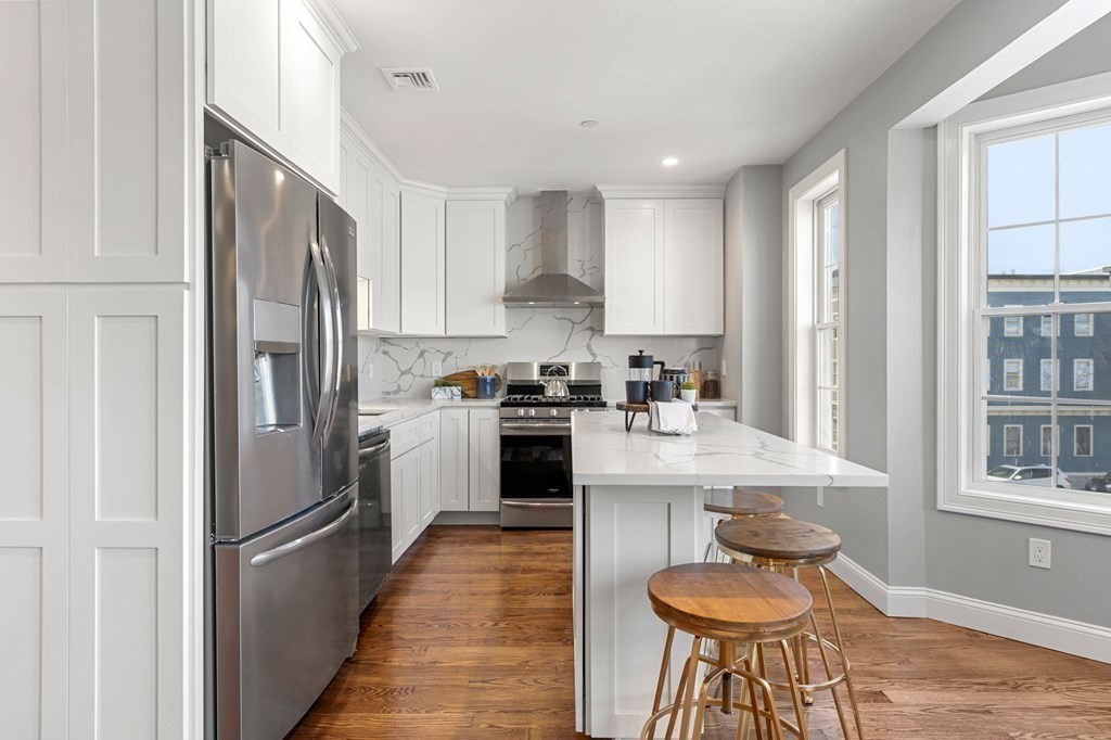194 K Street, Unit 3 Boston, MA 02127 - Photo 4 of 18