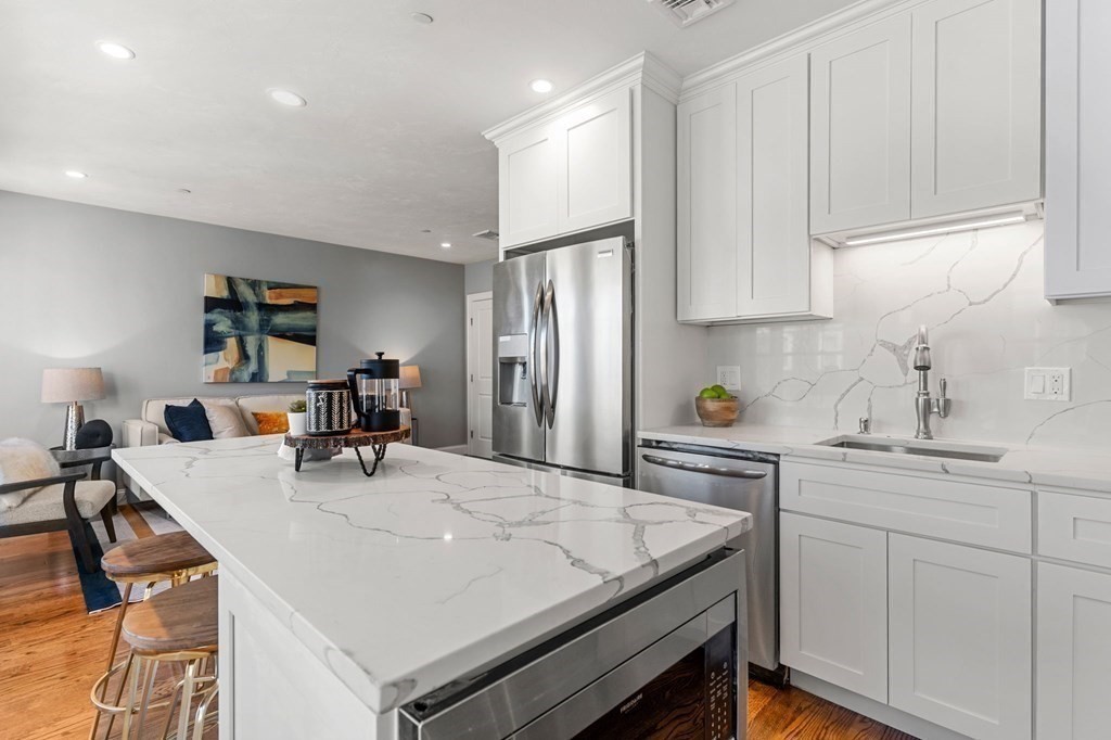 194 K Street, Unit 3 Boston, MA 02127 - Photo 5 of 18