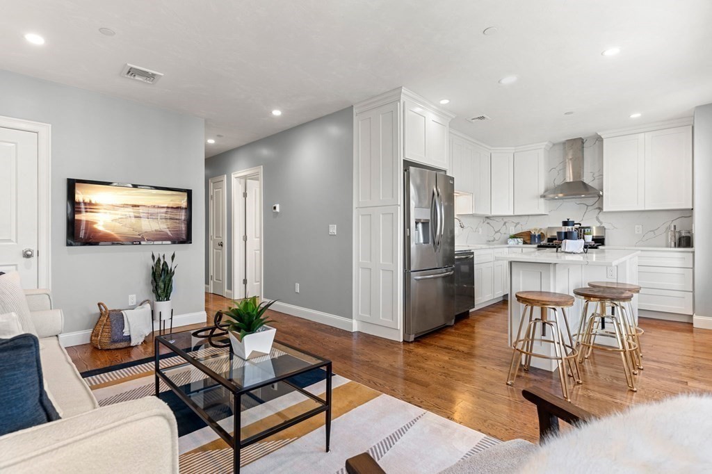 194 K Street, Unit 3 Boston, MA 02127 - Photo 6 of 18