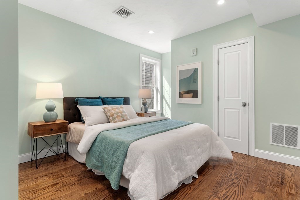 194 K Street, Unit 3 Boston, MA 02127 - Photo 10 of 18