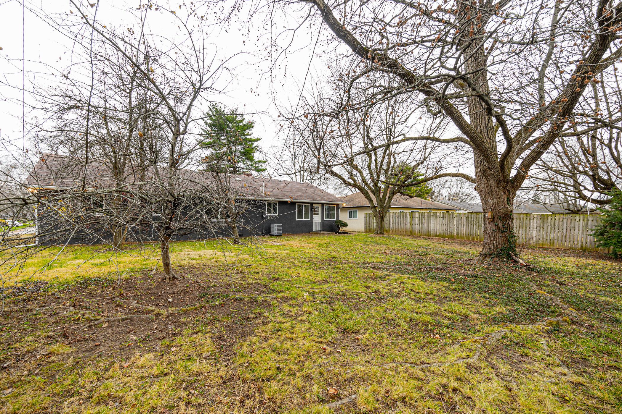 2864 Castlewood Road Columbus, OH 43209 - Photo 36 of 45 Spacious Yard