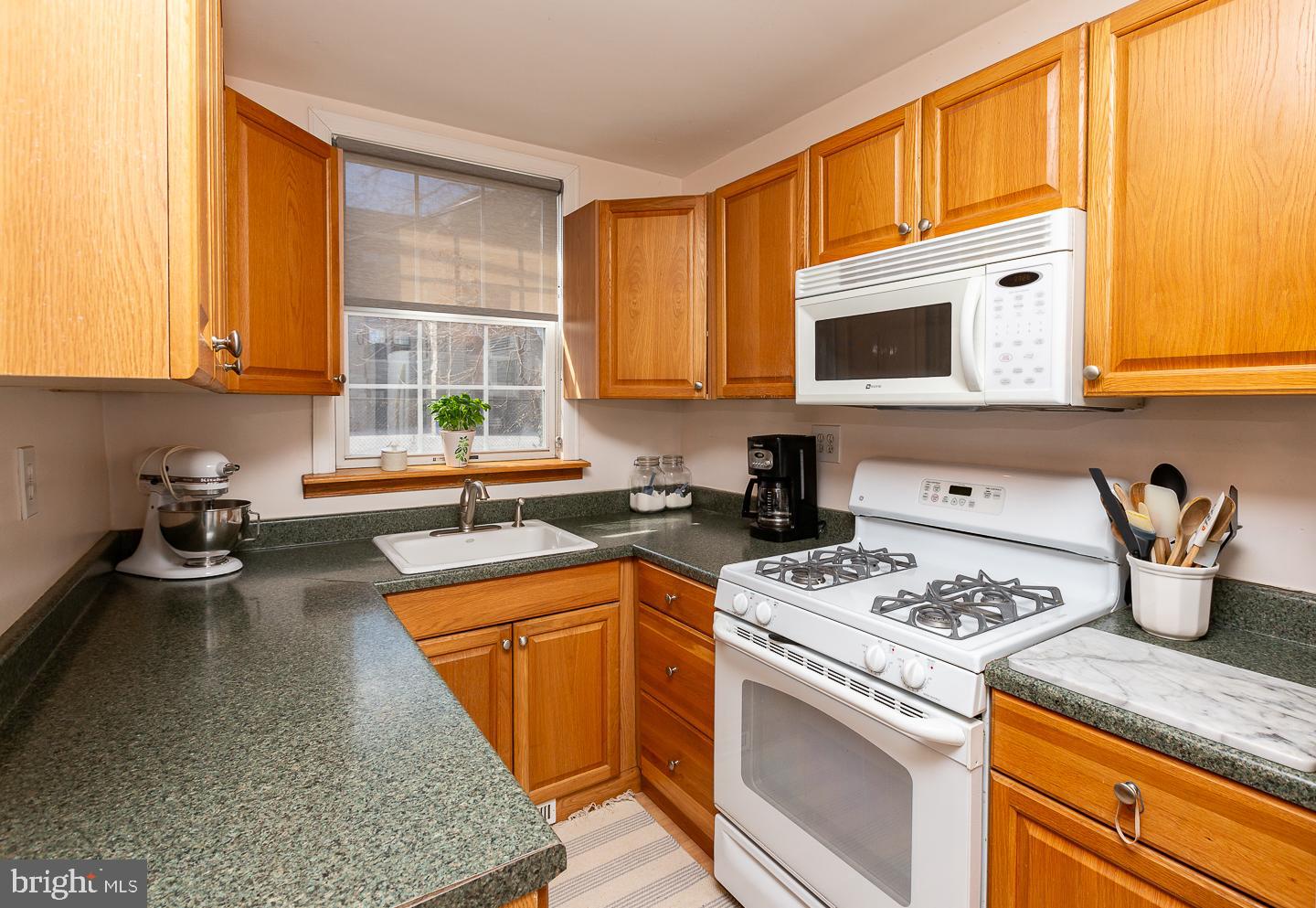 133 Green Valley Road Upper Darby, PA 19082 - Photo 14 of 29 Kitchen