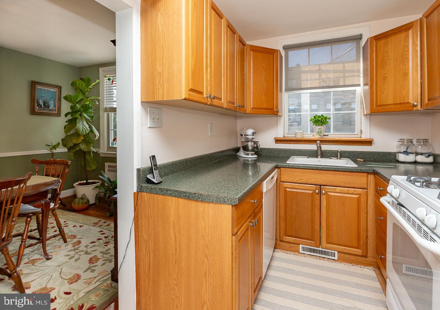 133 Green Valley Road Upper Darby, PA 19082 - Photo 17 of 29 Kitchen