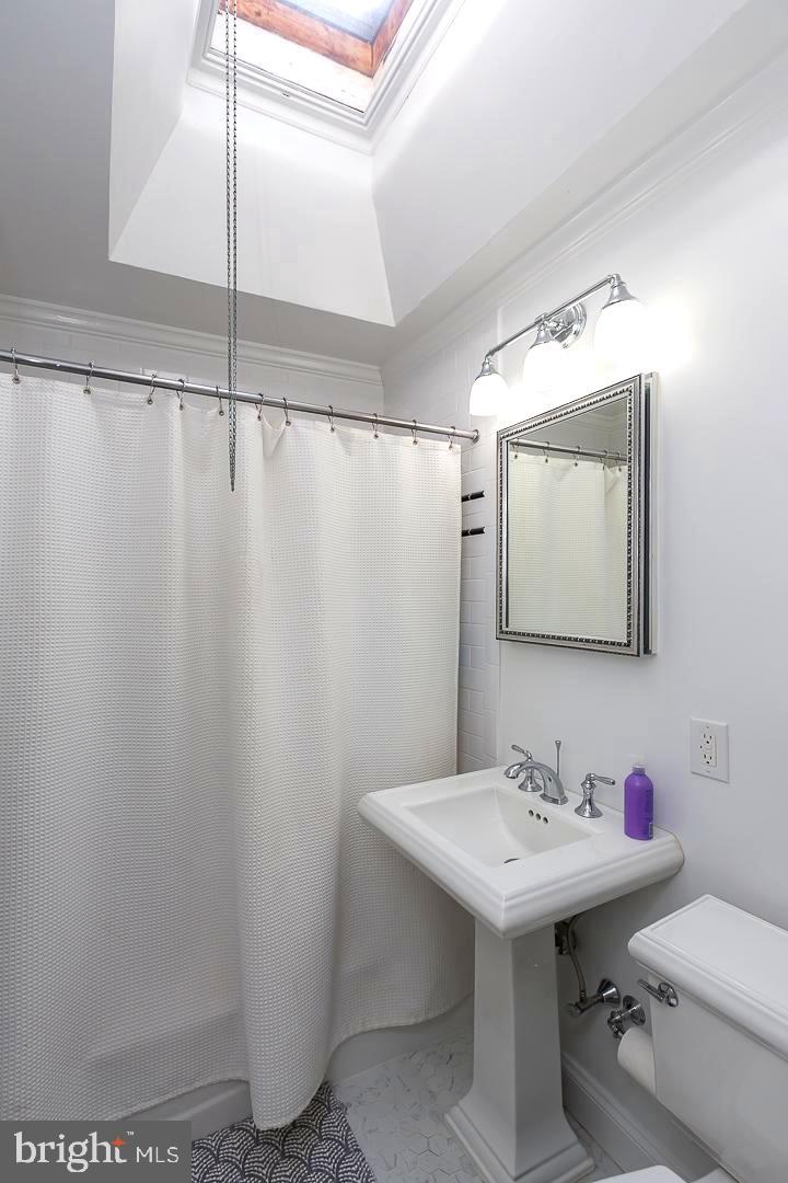 133 Green Valley Road Upper Darby, PA 19082 - Photo 26 of 29 Hall Bath