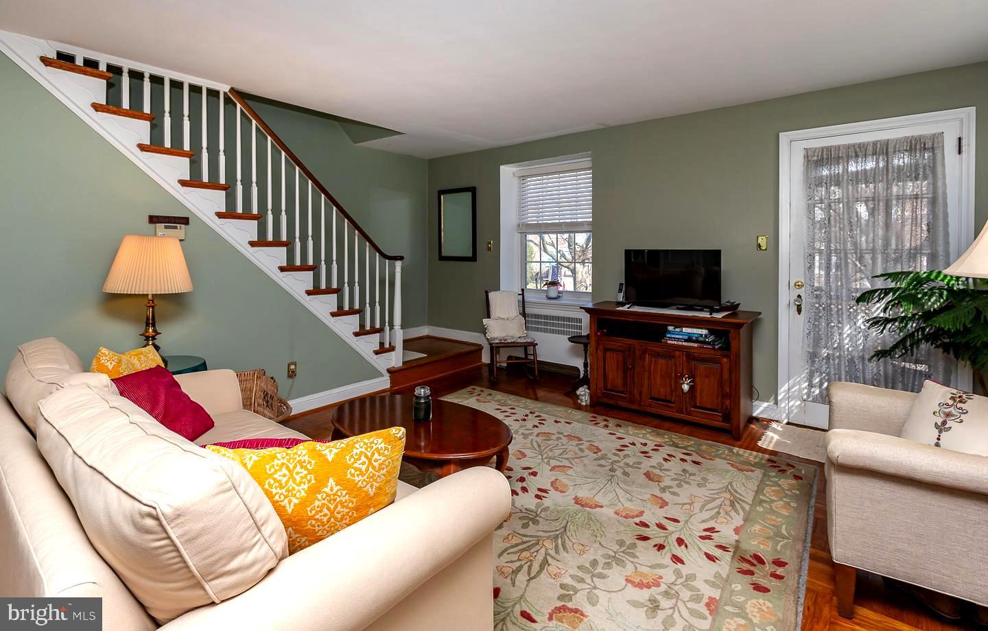133 Green Valley Road Upper Darby, PA 19082 - Photo 7 of 29 Living Room