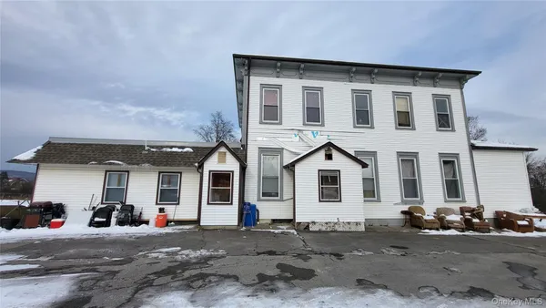 $650,000 | 1 Mills Place, Milton, NY 12547