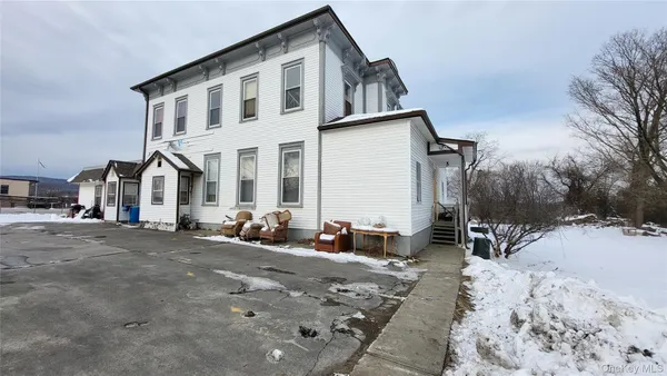 $650,000 | 1 Mills Place, Milton, NY 12547