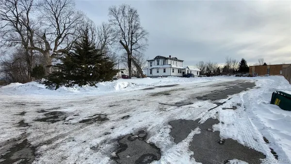 $650,000 | 1 Mills Place, Milton, NY 12547