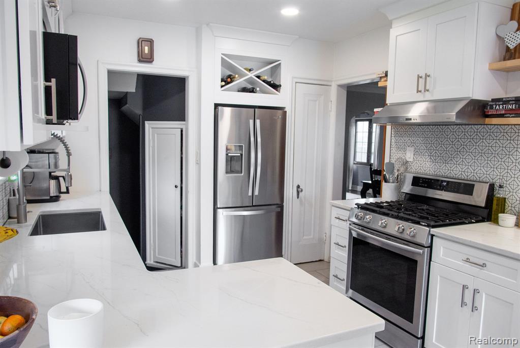 725 Lincoln Road Grosse Pointe, MI 48230 - Photo 12 of 68 Gallery Image 12