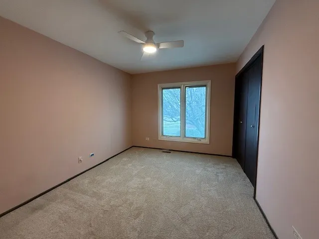 $3,195 | 810 West Lakeside Plaza, Hoffman Estates, IL 60169