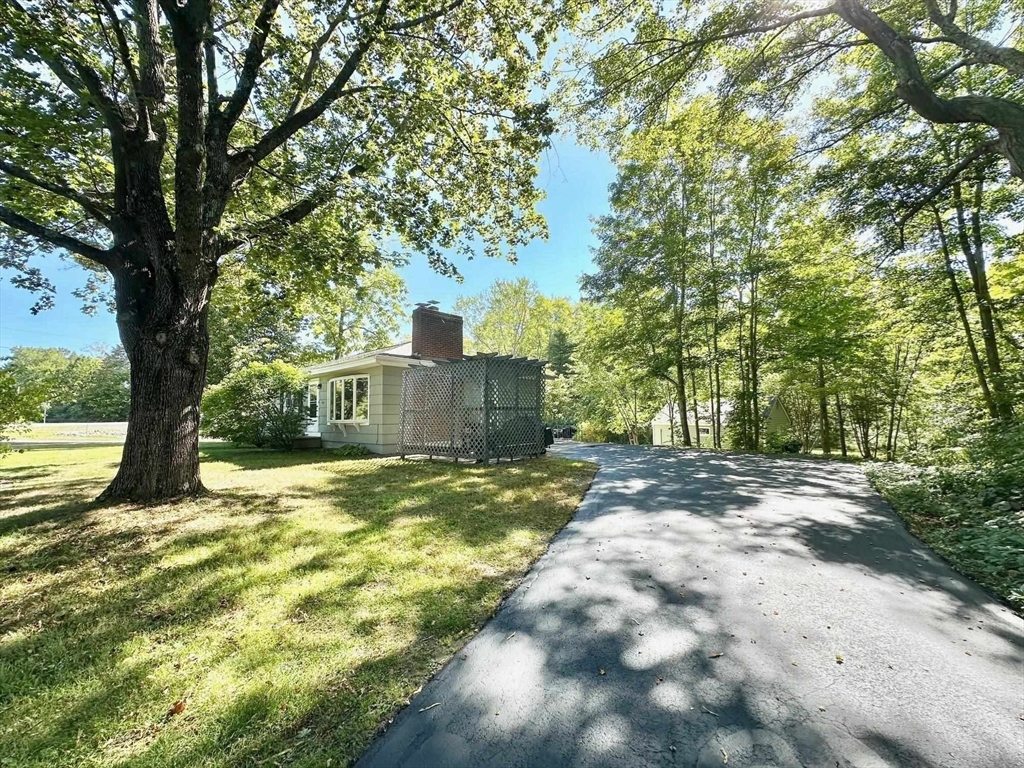 10 Roulston Road, Unit 10 Windham, NH 03087 - Photo 3 of 16