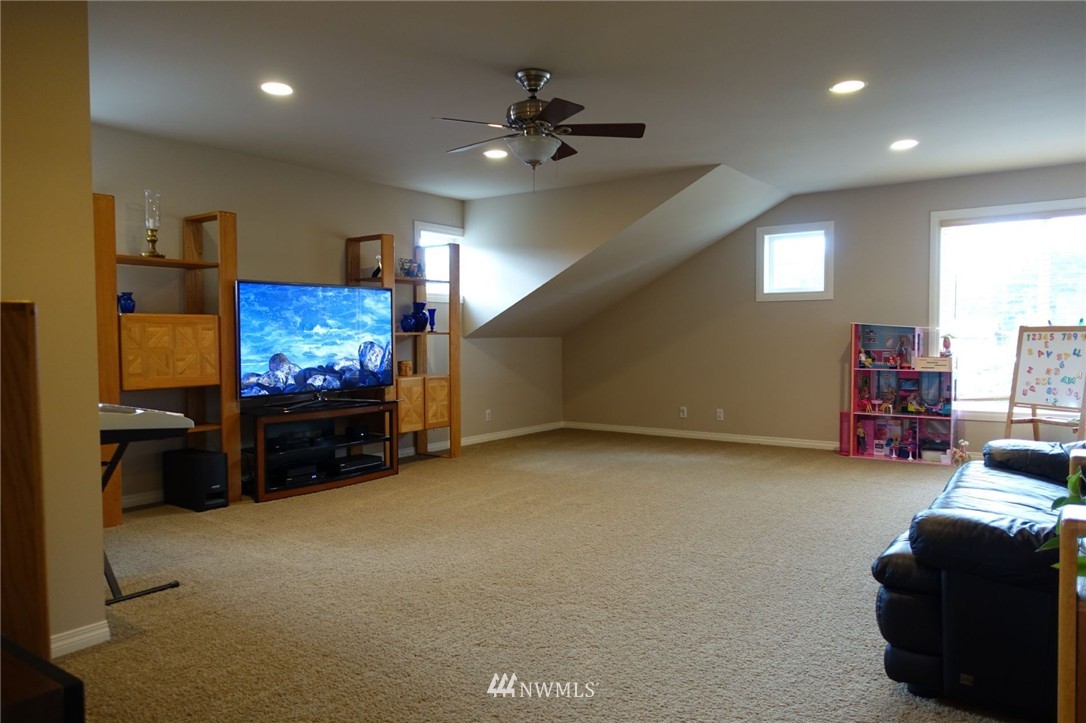 5334 Northeast 2nd Street Renton, WA 98059 - Photo 17 of 25