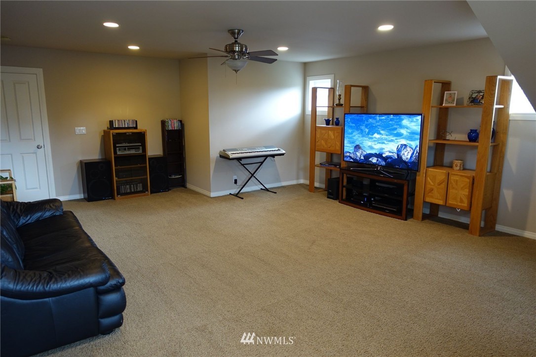5334 Northeast 2nd Street Renton, WA 98059 - Photo 18 of 25