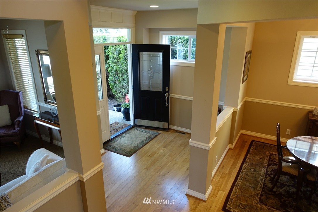 5334 Northeast 2nd Street Renton, WA 98059 - Photo 3 of 25