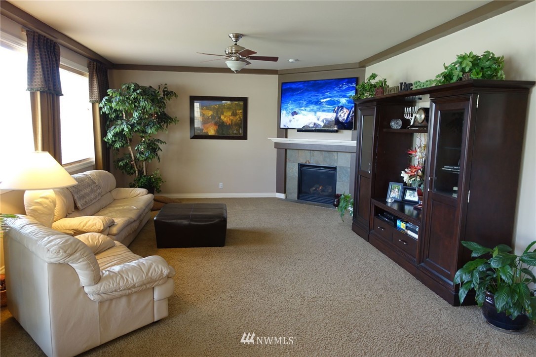 5334 Northeast 2nd Street Renton, WA 98059 - Photo 8 of 25