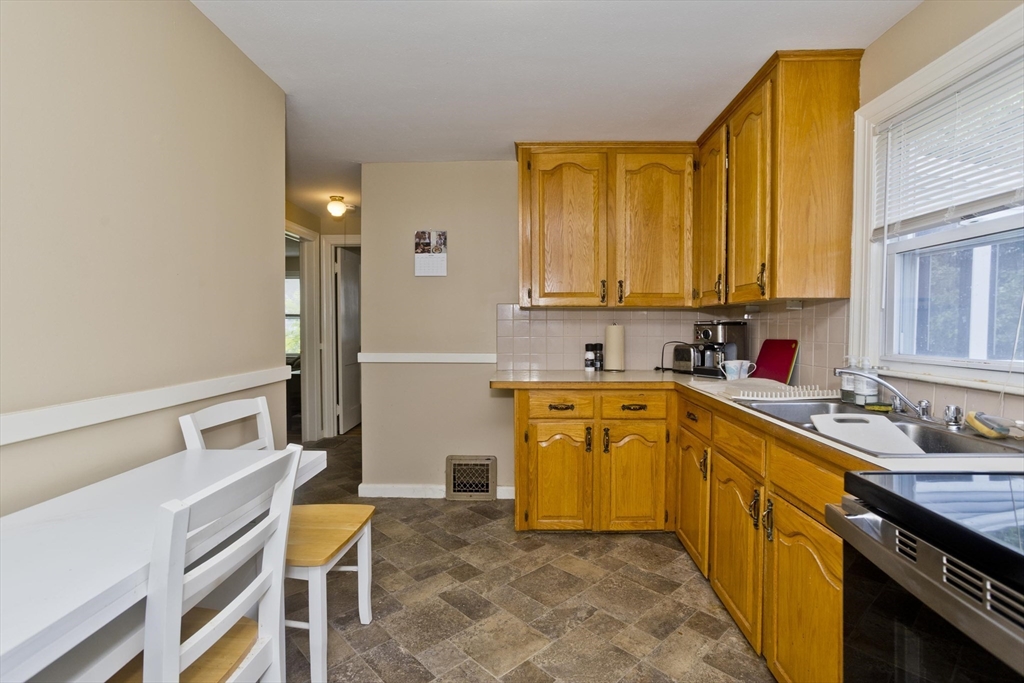 140 Winton Street Springfield, MA 01118 - Photo 9 of 34 Gallery Image 9