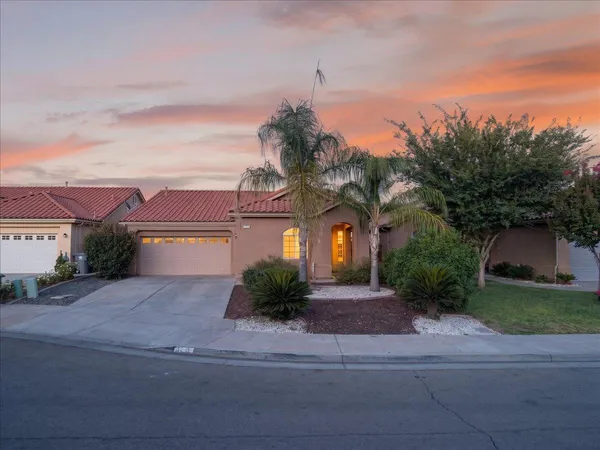 $370,000 | 750 Celaya Way, Orange Cove, CA 93646