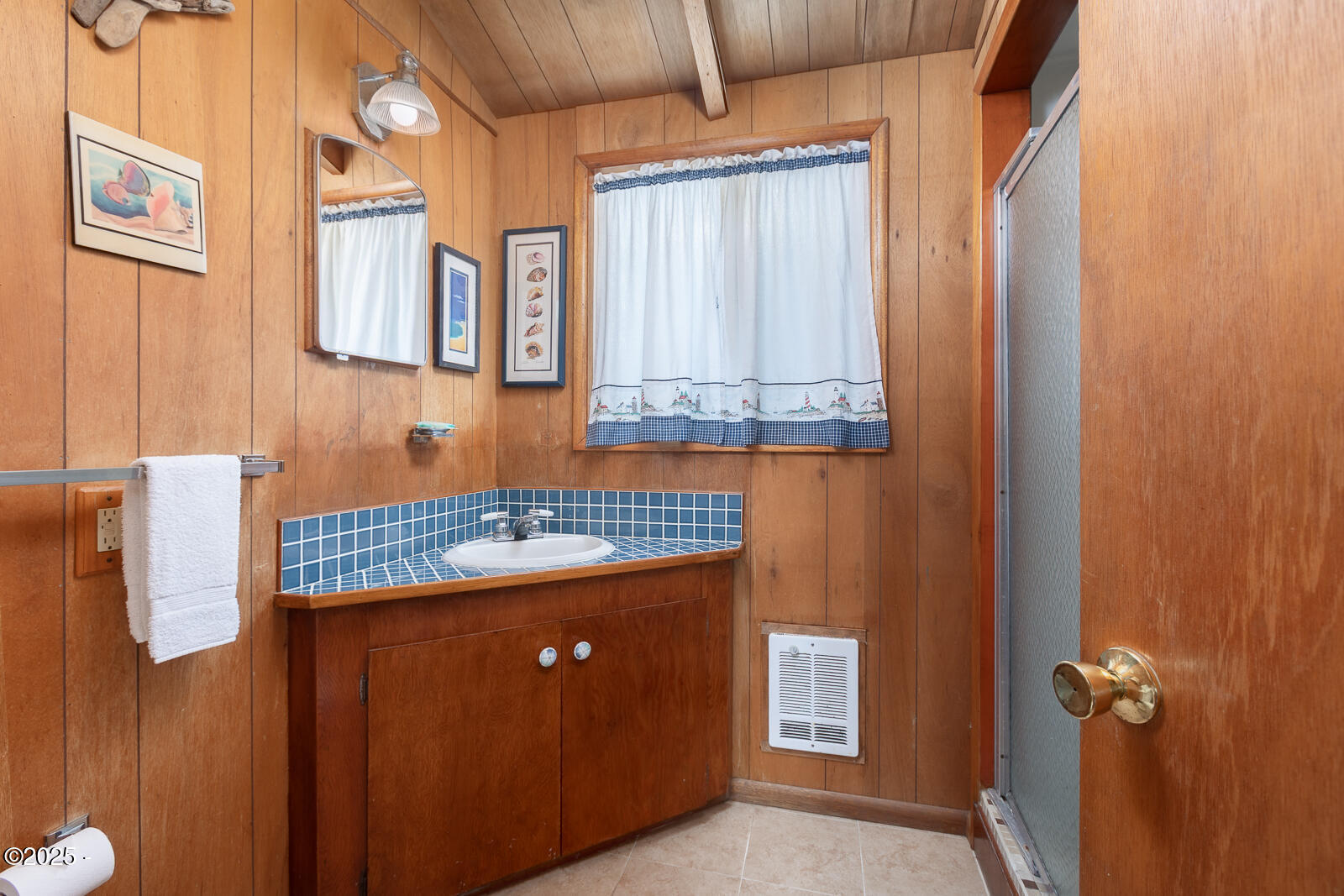 48250 Hawk Street Neskowin, OR 97149 - Photo 12 of 21 Bathroom