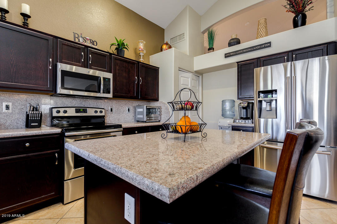 7020 West Phelps Road Peoria, AZ 85382 - Photo 13 of 35 Breakfast Bar