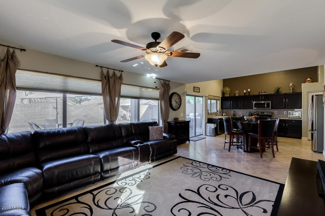 7020 West Phelps Road Peoria, AZ 85382 - Photo 8 of 35 Perfect Space for Entertaining