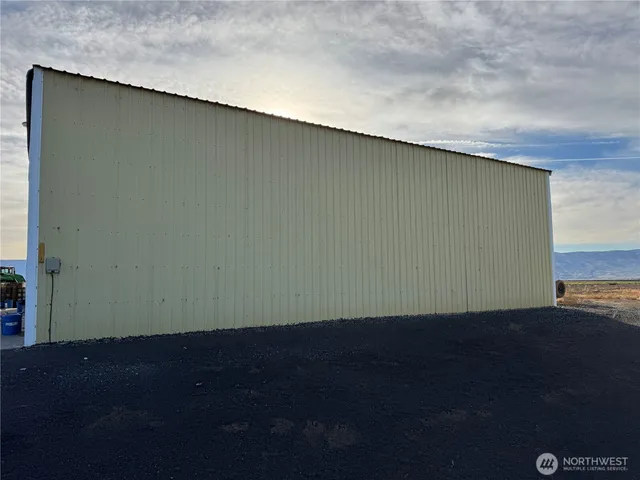 a picture of a bench in a window