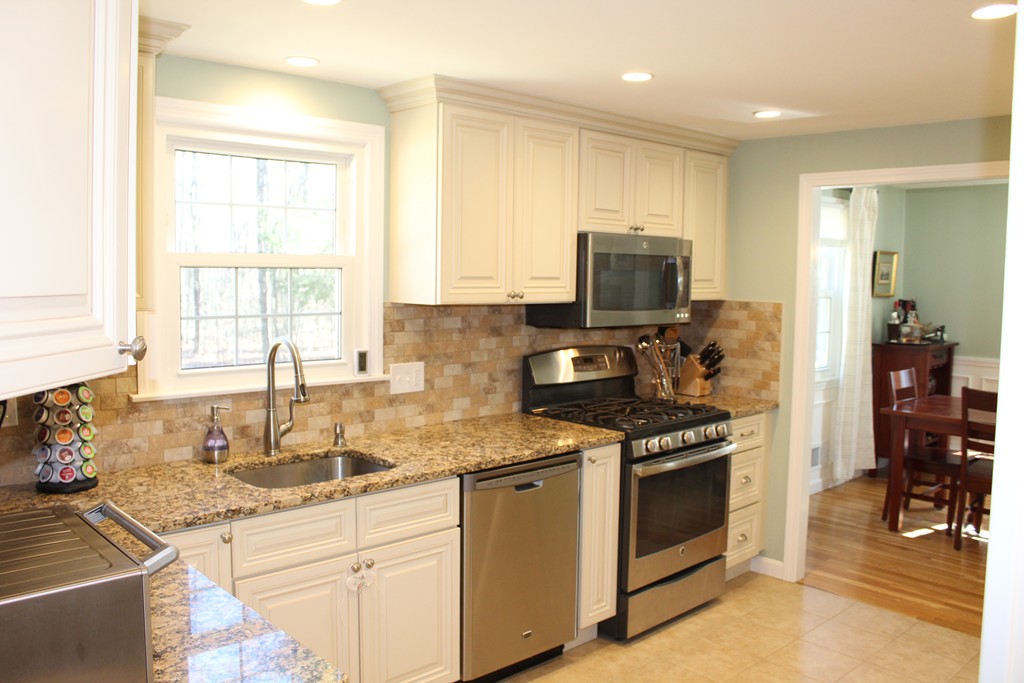 12 Woodmere Road Framingham, MA 01701 - Photo 5 of 12 Gallery Image 5