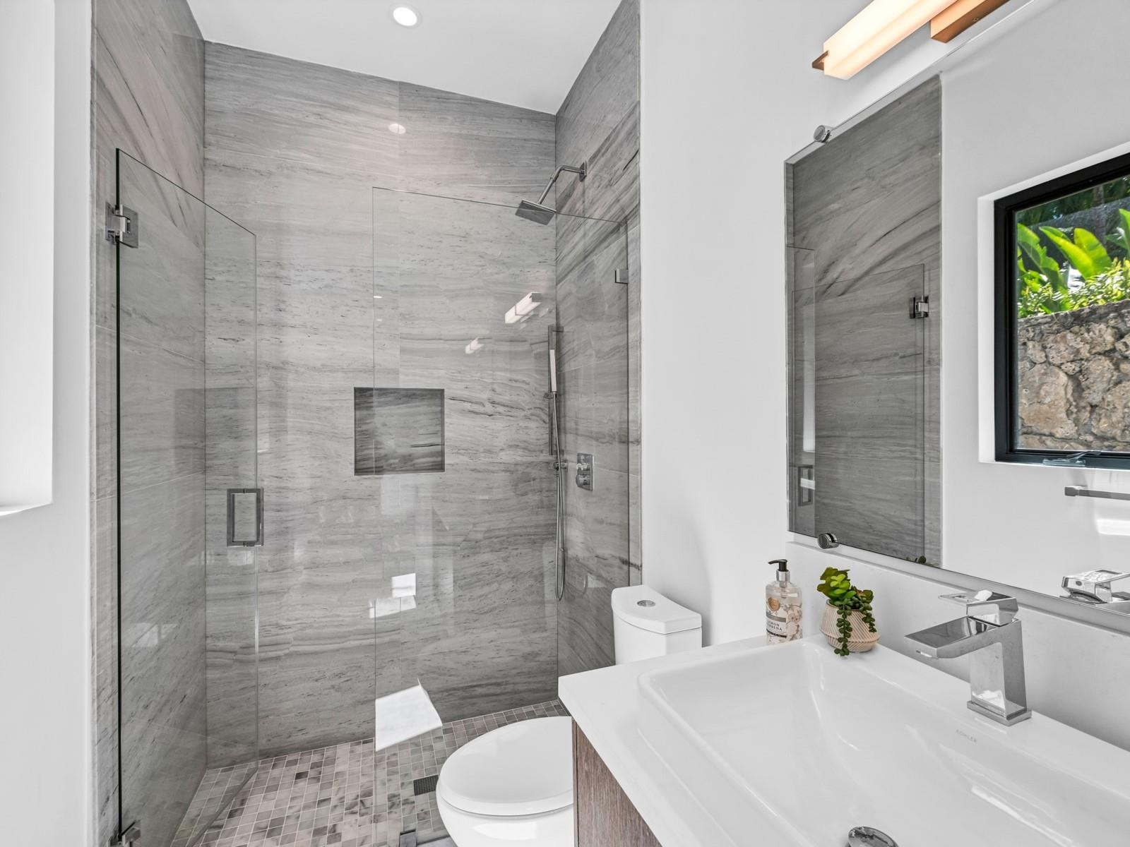 3755 Solana Road Miami, FL 33133 - Photo 14 of 18 BATH. BED. 1