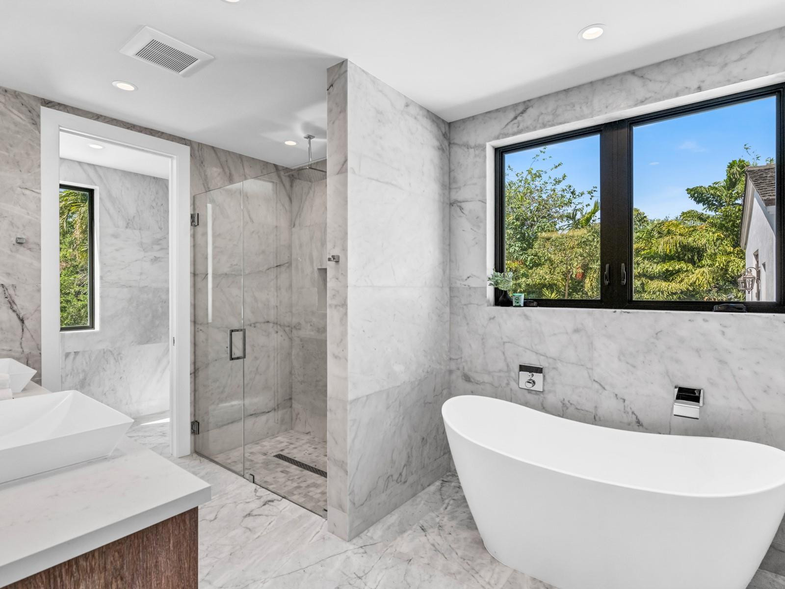 3755 Solana Road Miami, FL 33133 - Photo 17 of 18 MASTER BATH