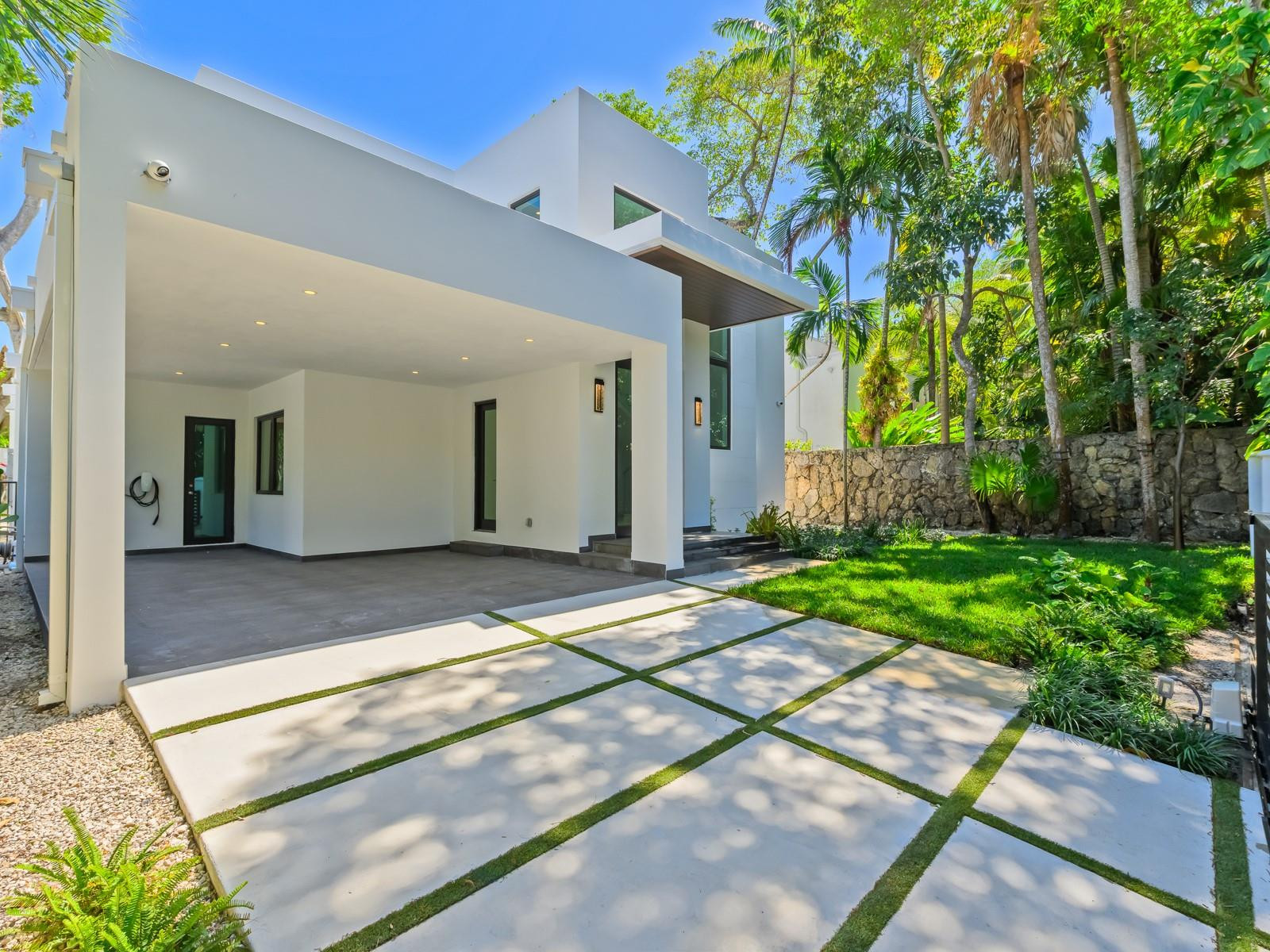 3755 Solana Road Miami, FL 33133 - Photo 2 of 18 FRONT GARAGE AREA