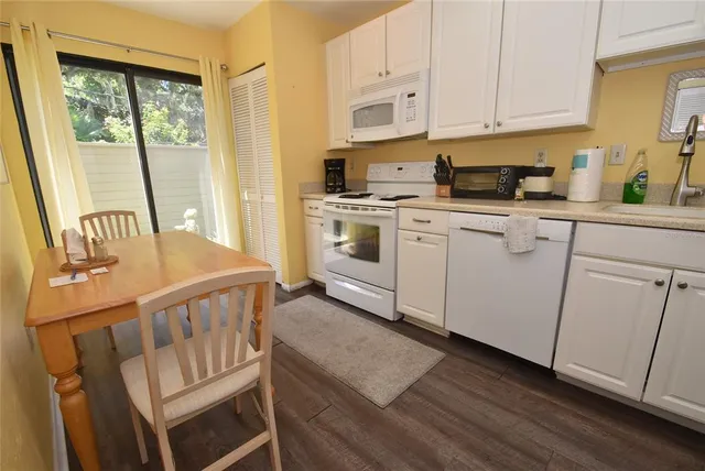 $2,000 | 1516 Pelican Cove Road, Unit GR144, Sarasota, FL 34231