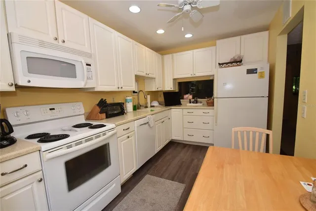 $2,000 | 1516 Pelican Cove Road, Unit GR144, Sarasota, FL 34231