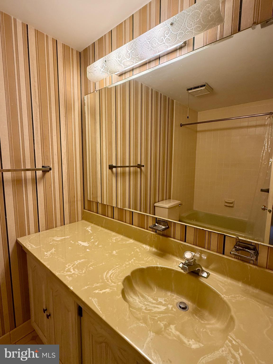 203 Haddonfield Commons Haddonfield, NJ 08033 - Photo 17 of 19 a bathroom with a tub and a sink